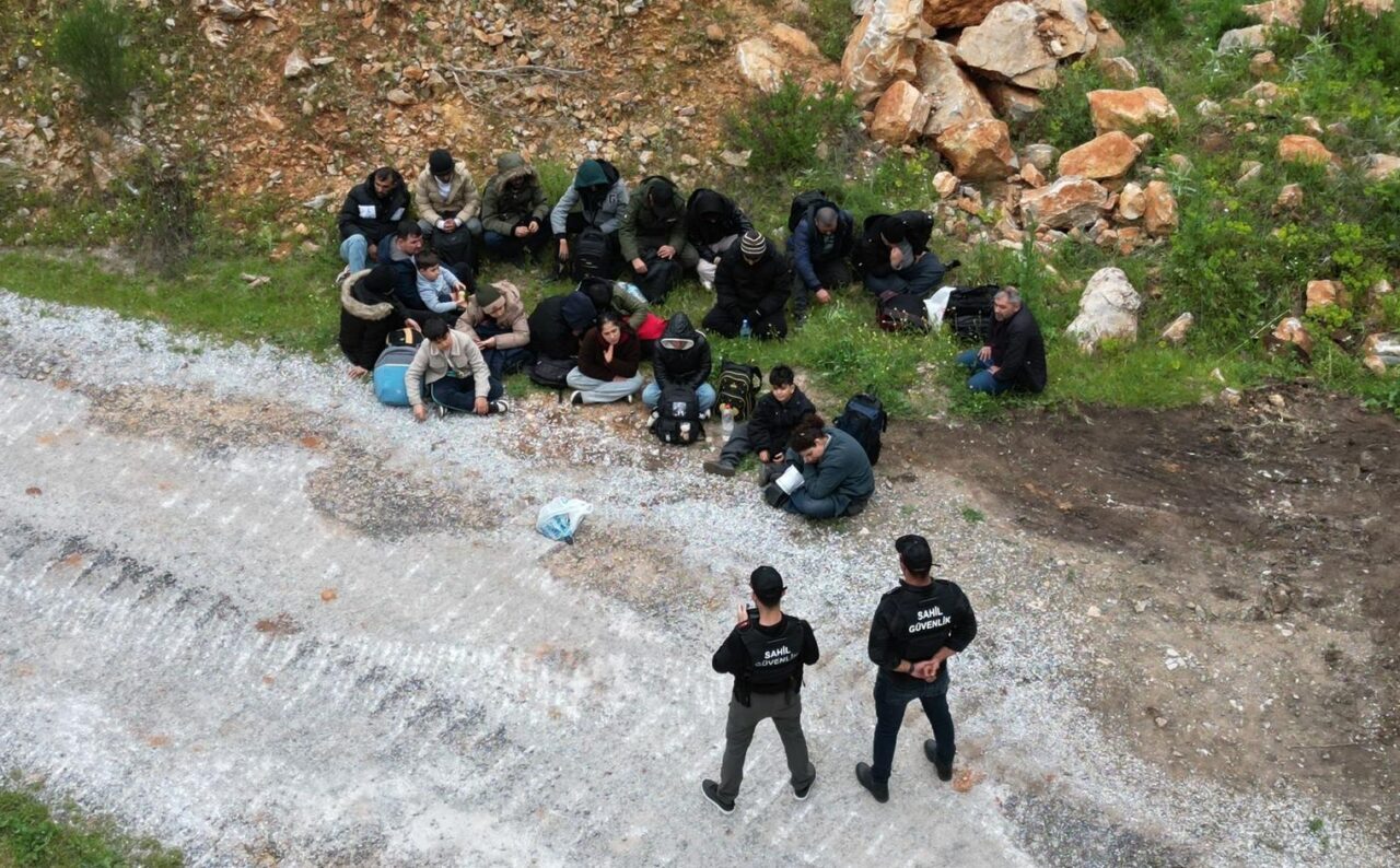 MUĞLA (AA) – Muğla'nın Bodrum ilçesinde 21 düzensiz göçmen yakalandı.