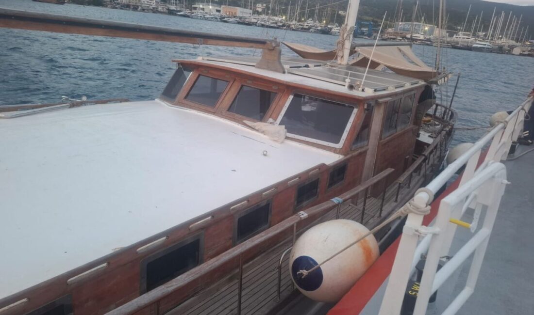 MUĞLA (AA) – Muğla'nın Bodrum ilçesinde su alan teknedeki 3