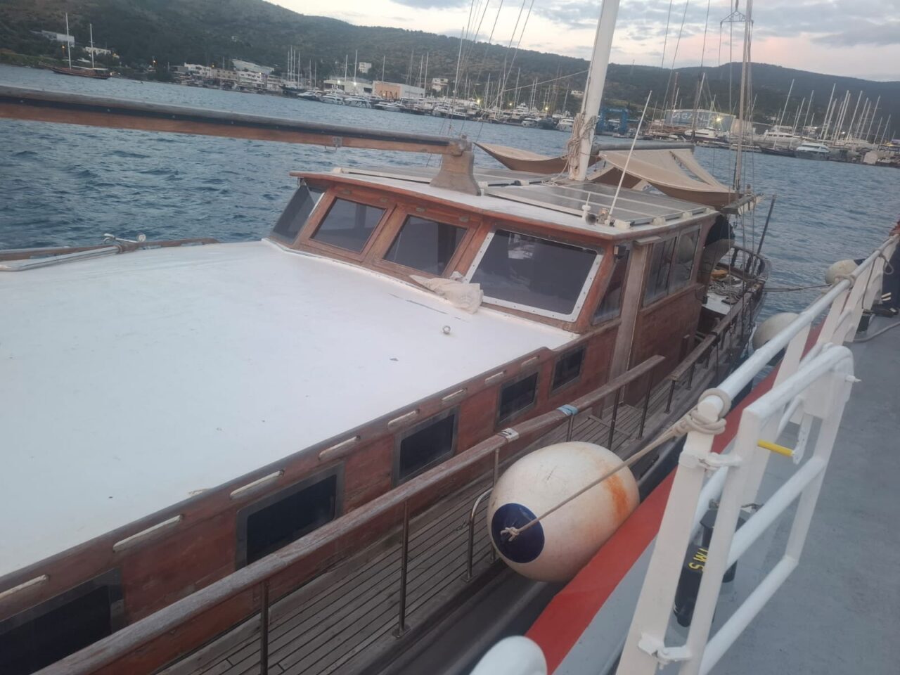 MUĞLA (AA) – Muğla'nın Bodrum ilçesinde su alan teknedeki 3