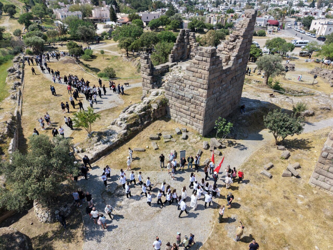 MUĞLA (AA) – Muğla'nın Bodrum ilçesinde Antik Halikarnassos Surları'nda ve