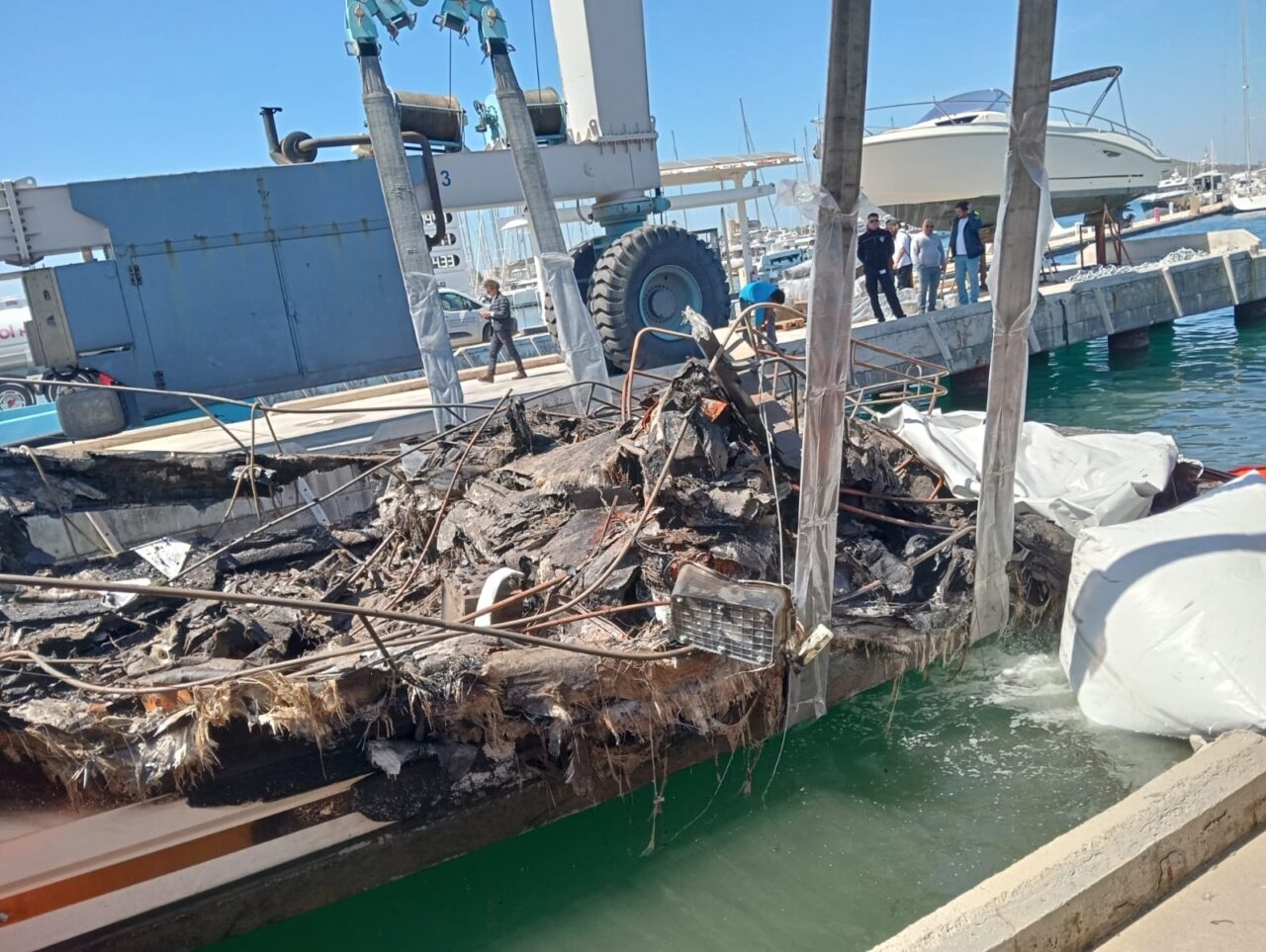 MUĞLA (AA) – Muğla'nın Bodrum ilçesinde yangında batan 7 motoryatın