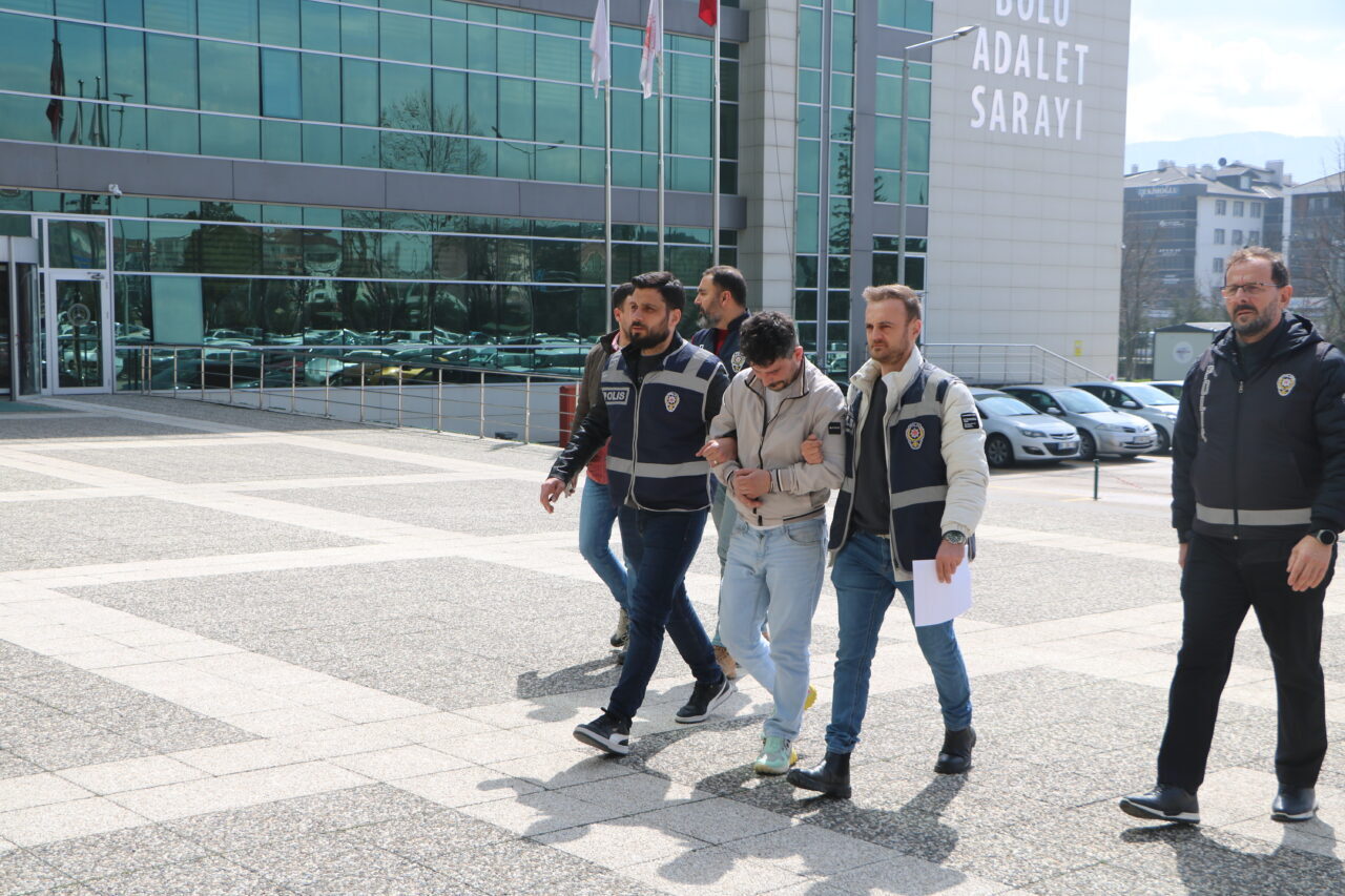 BOLU (AA) – Bolu'da kendisini savcı olarak tanıtıp iki kişiyi