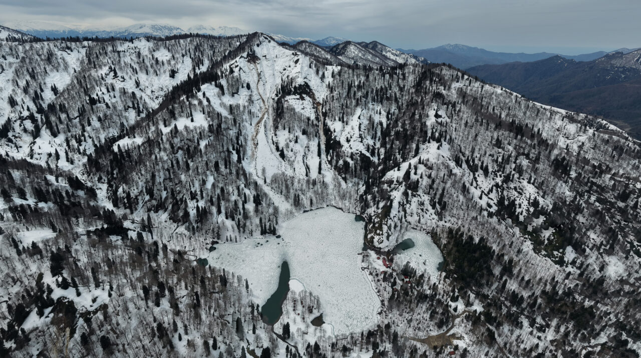 ARTVİN (AA) – Artvin'in önemli turizm merkezlerinden Borçka Karagöl Tabiat