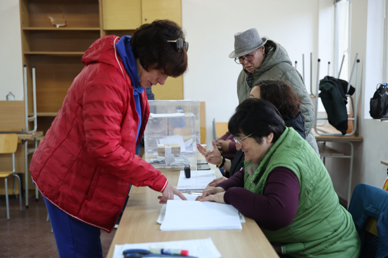 SOFYA (AA) – Bulgaristan'da seçmenler, son 5 yıldır devam eden