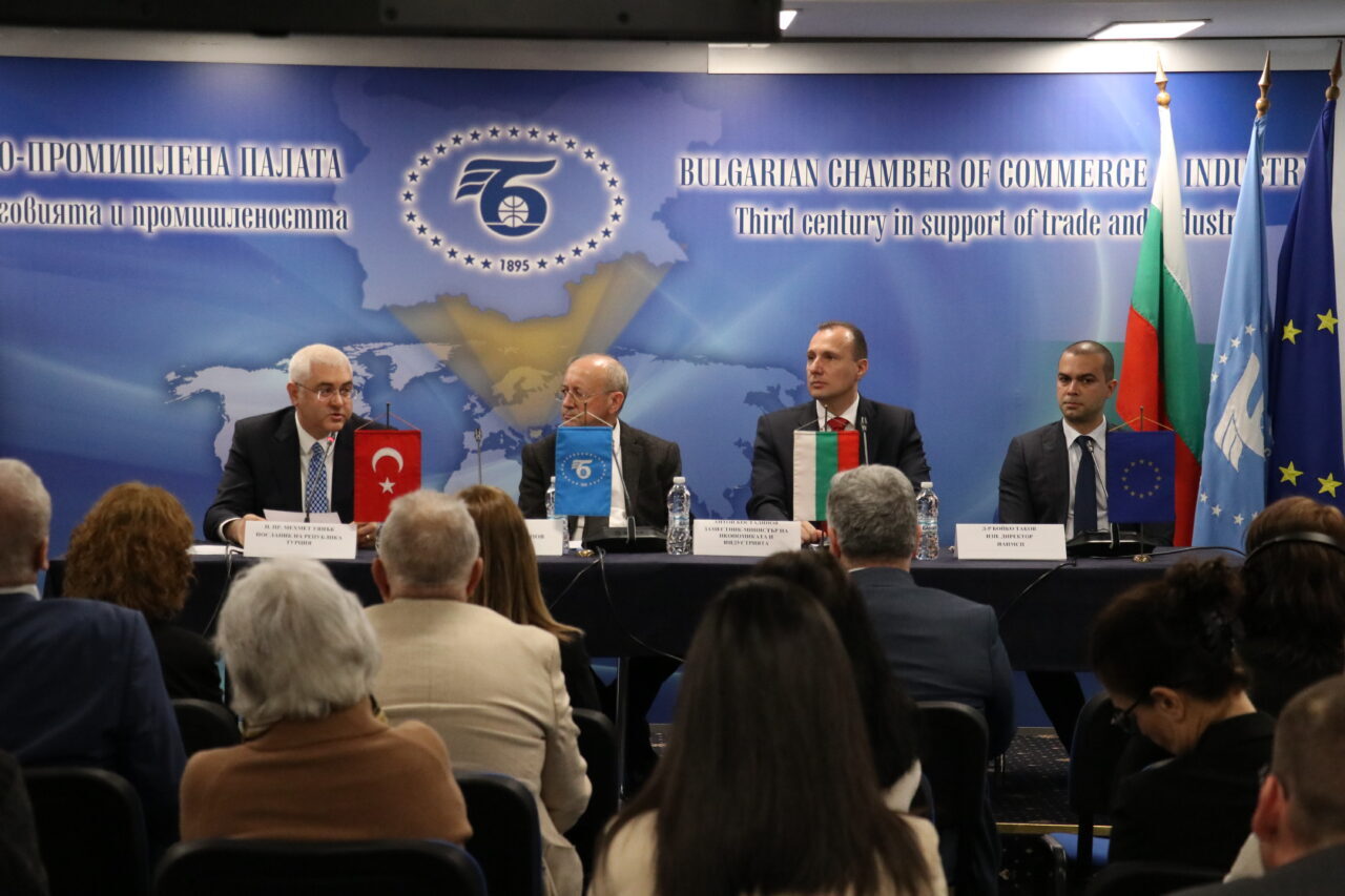 SOFYA (AA) – Bulgaristan'ın başkenti Sofya'da "Türkiye-Bulgaristan İş İlişkileri: Fırsatlar,