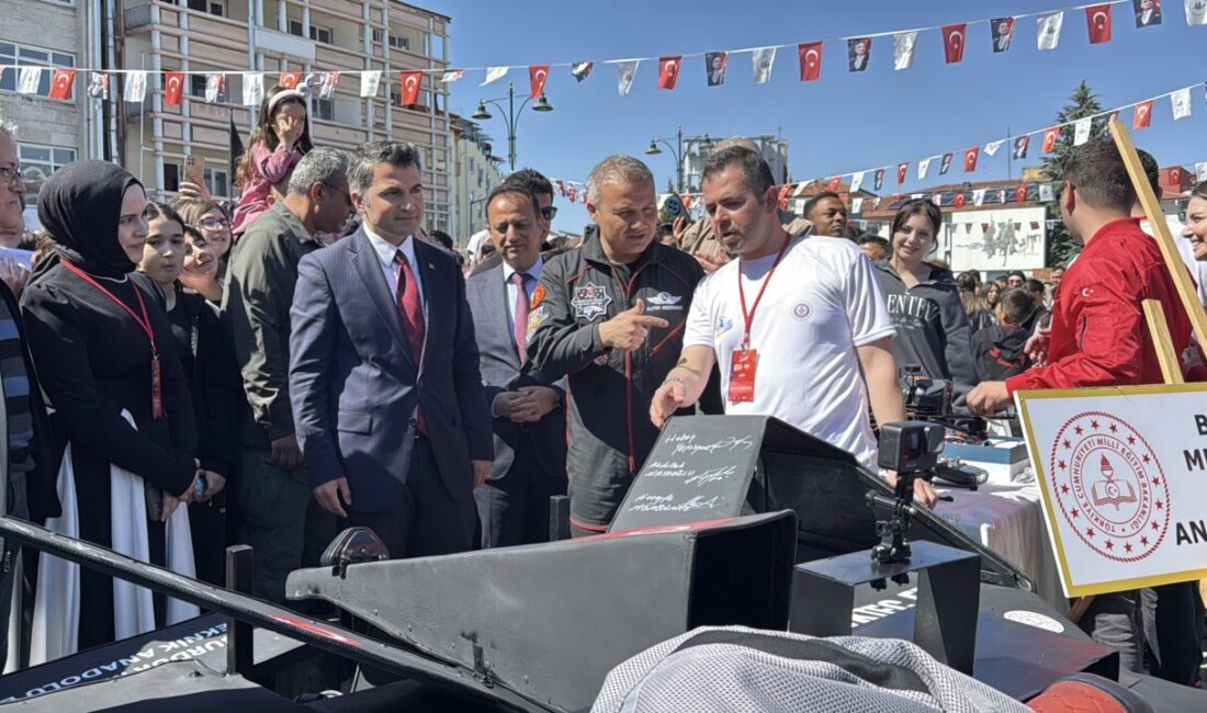 BURDUR (AA) – Burdur Öğrenci Teknoloji Festivali (BurdurFEST), Türkiye'nin ilk