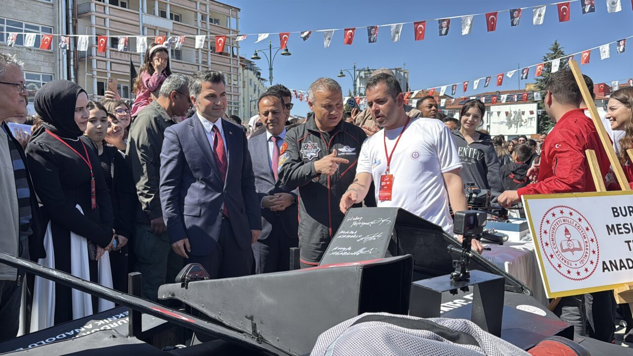BURDUR (AA) – Burdur Öğrenci Teknoloji Festivali (BurdurFEST), Türkiye'nin ilk
