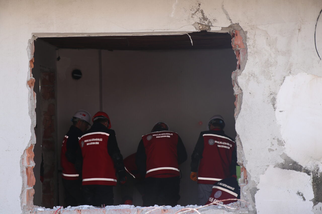 BURDUR (AA) – Burdur'da arama kurtarma ekiplerinin katılımıyla deprem tatbikatı