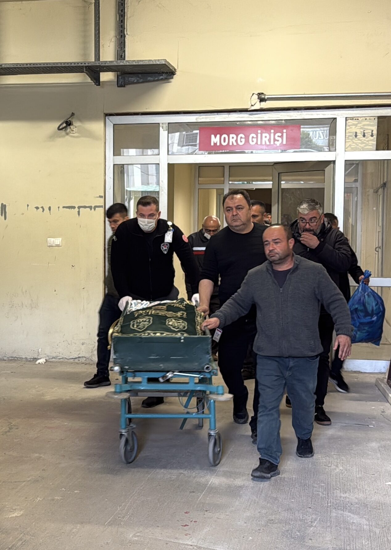BURDUR (AA) – Burdur'un Bucak ilçesinde tarım işçilerini taşıyan minibüs