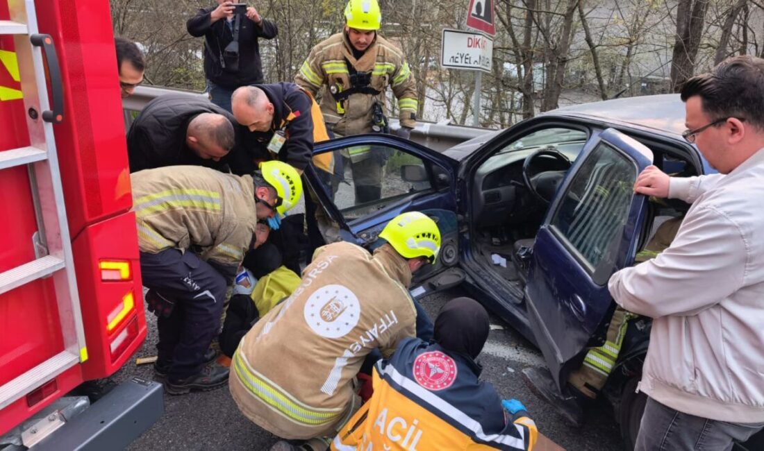 BURSA (AA) – Bursa'nın İnegöl ilçesinde, otomobilin bariyerlere çarpması sonucu