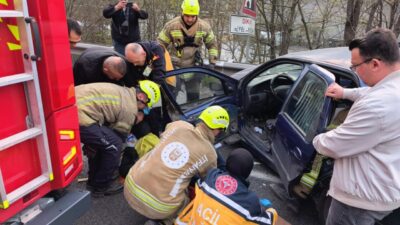 BURSA (AA) – Bursa'nın İnegöl ilçesinde, otomobilin bariyerlere çarpması sonucu