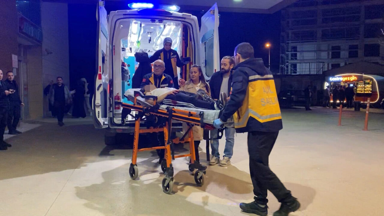 BURSA (AA) – Bursa'nın İnegöl ilçesinde çıkan bıçaklı kavgada 2