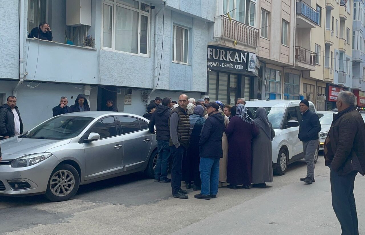 BURSA (AA) – Bursa'nın Gemlik ilçesinde bir kadın evinde bıçaklanarak