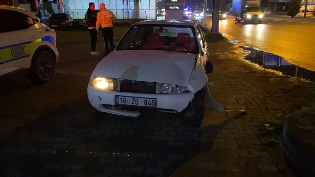 BURSA (AA) – Bursa'nın İnegöl ilçesinde, yolun karşısına geçtiği sırada