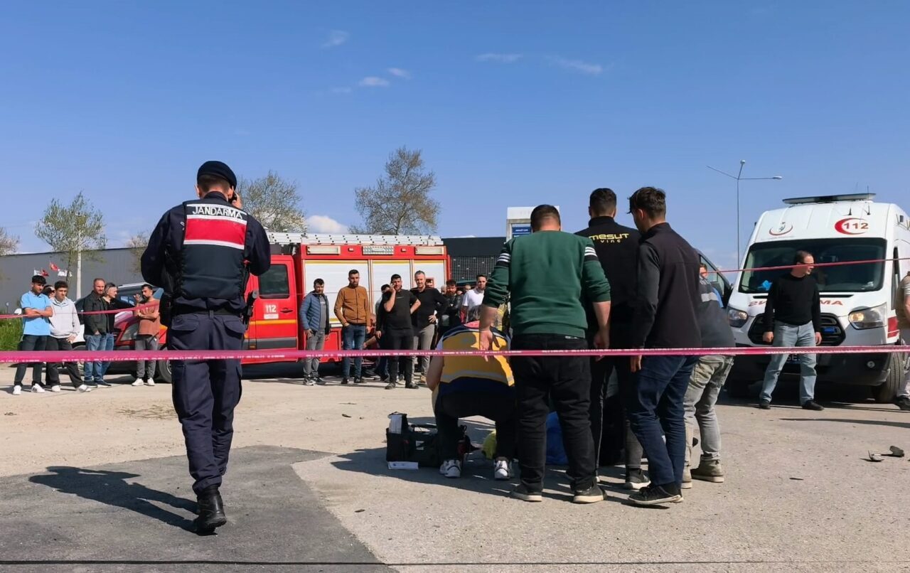 BURSA (AA) – Bursa'nın İnegöl ilçesinde otomobile çarptıktan sonra dereye
