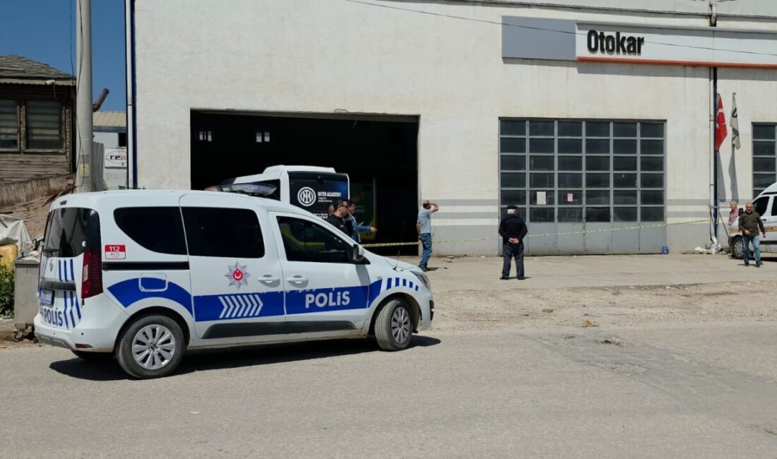 BURSA (AA) – Bursa'nın İnegöl ilçesinde bir oto tamirhanesinde silahlı