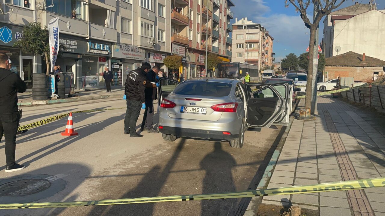 - Sağlık ve polis ekiplerinin olay yerinde yaralıya yardım etmesi