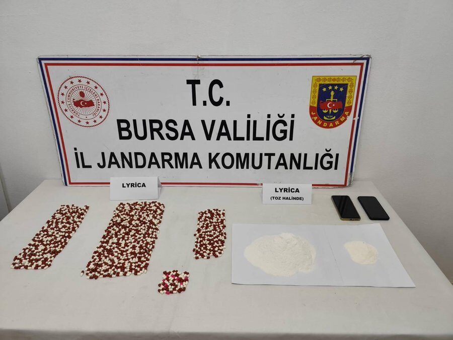 BURSA (AA) – Bursa'nın Yenişehir ilçesinde düzenlenen uyuşturucu operasyonunda 3