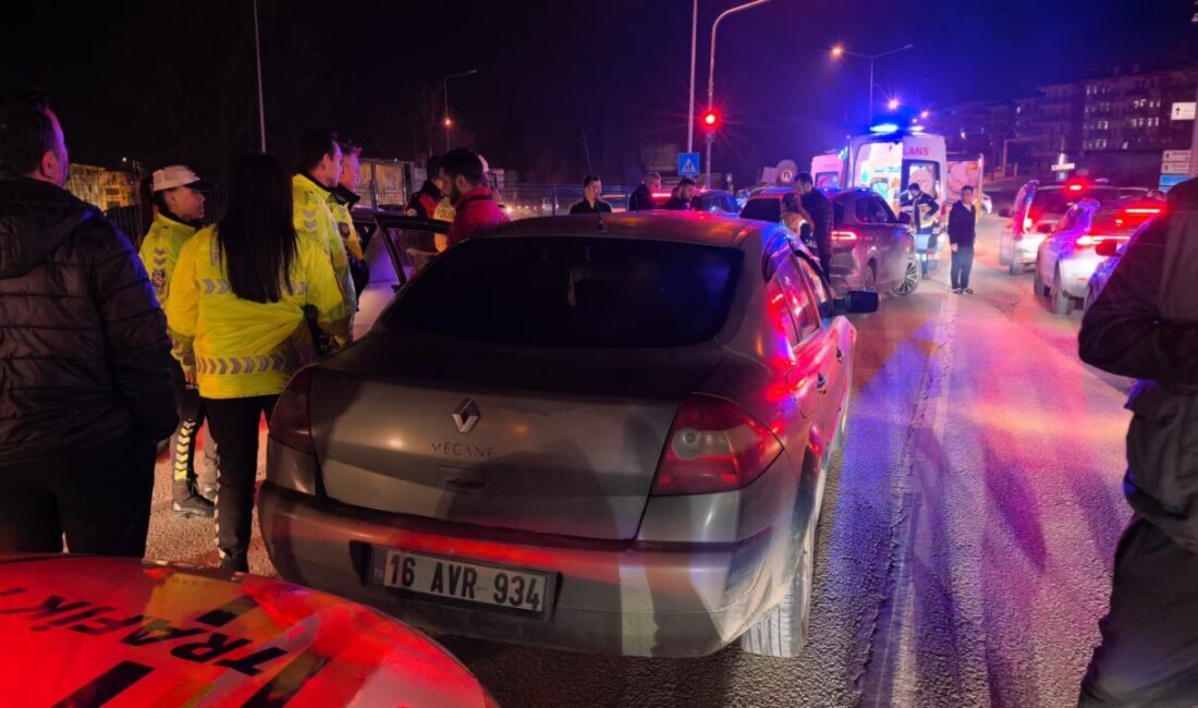 BURSA (AA) – Bursa'nın İnegöl ilçesinde 3 aracın karıştığı kazada