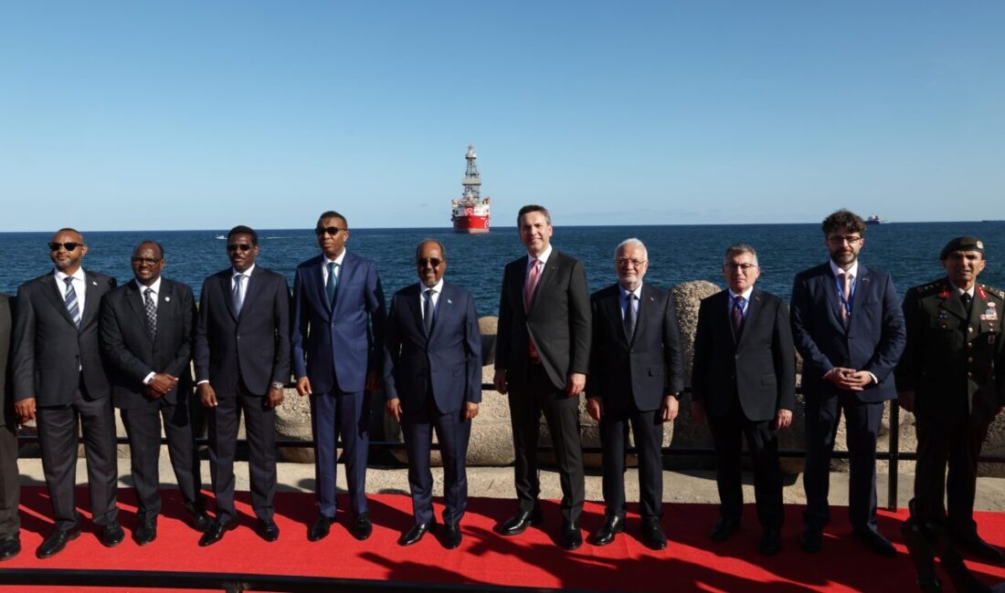 - Enerji ve Tabii Kaynaklar Bakanı Bayraktar:
- "Mogadişu'ya 372 kilometre