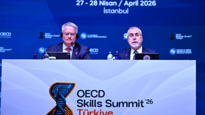 - "Dünün becerileri dönüşürken, bugünün becerileri üzerine de yeni beceriler