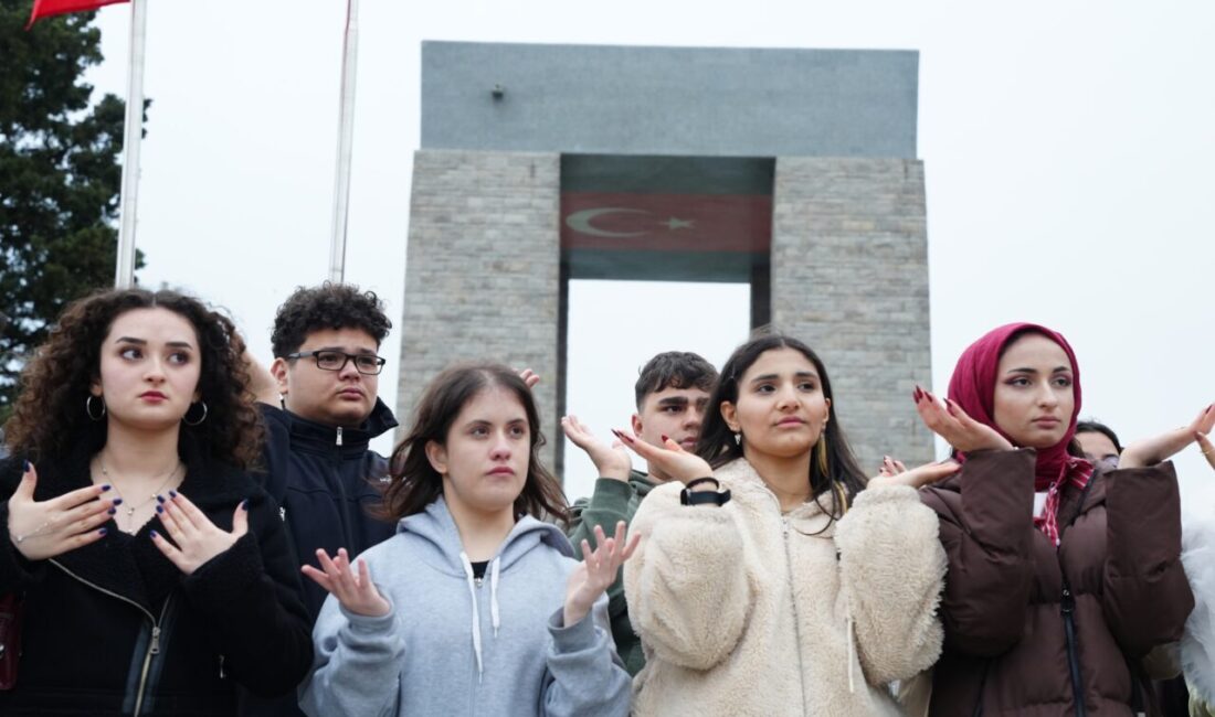 - Şehitler Abidesi'nde, 24-25 Nisan'da yapılacak törenlerin ilk provasında 2.