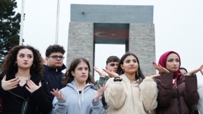 - Şehitler Abidesi'nde, 24-25 Nisan'da yapılacak törenlerin ilk provasında 2.