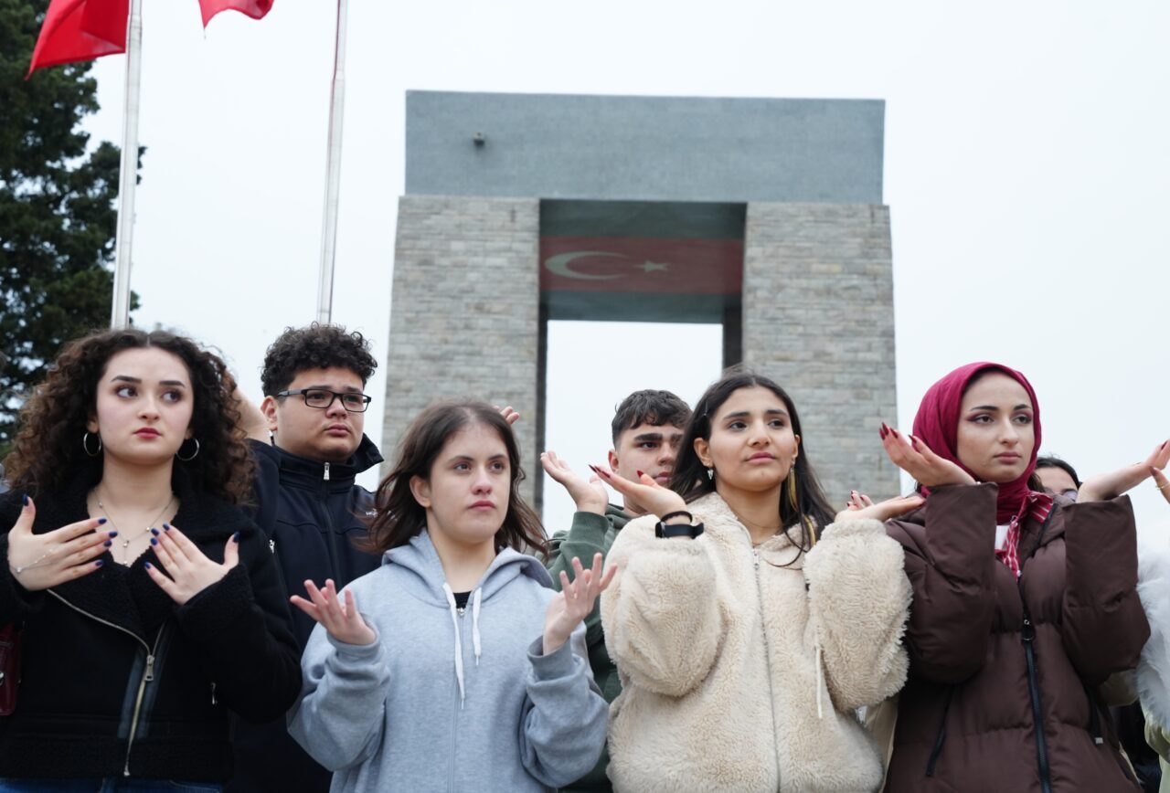 - Şehitler Abidesi'nde, 24-25 Nisan'da yapılacak törenlerin ilk provasında 2.