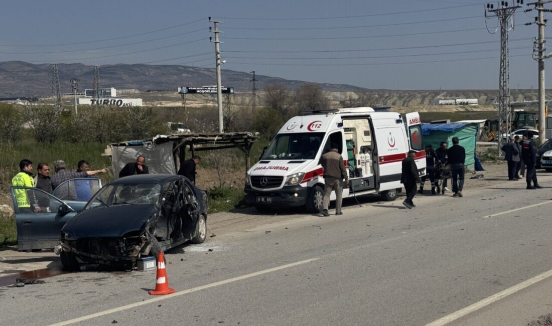 ÇANKIRI (AA) – Çankırı'da iki otomobilin çarpışması sonucu 4 kişi