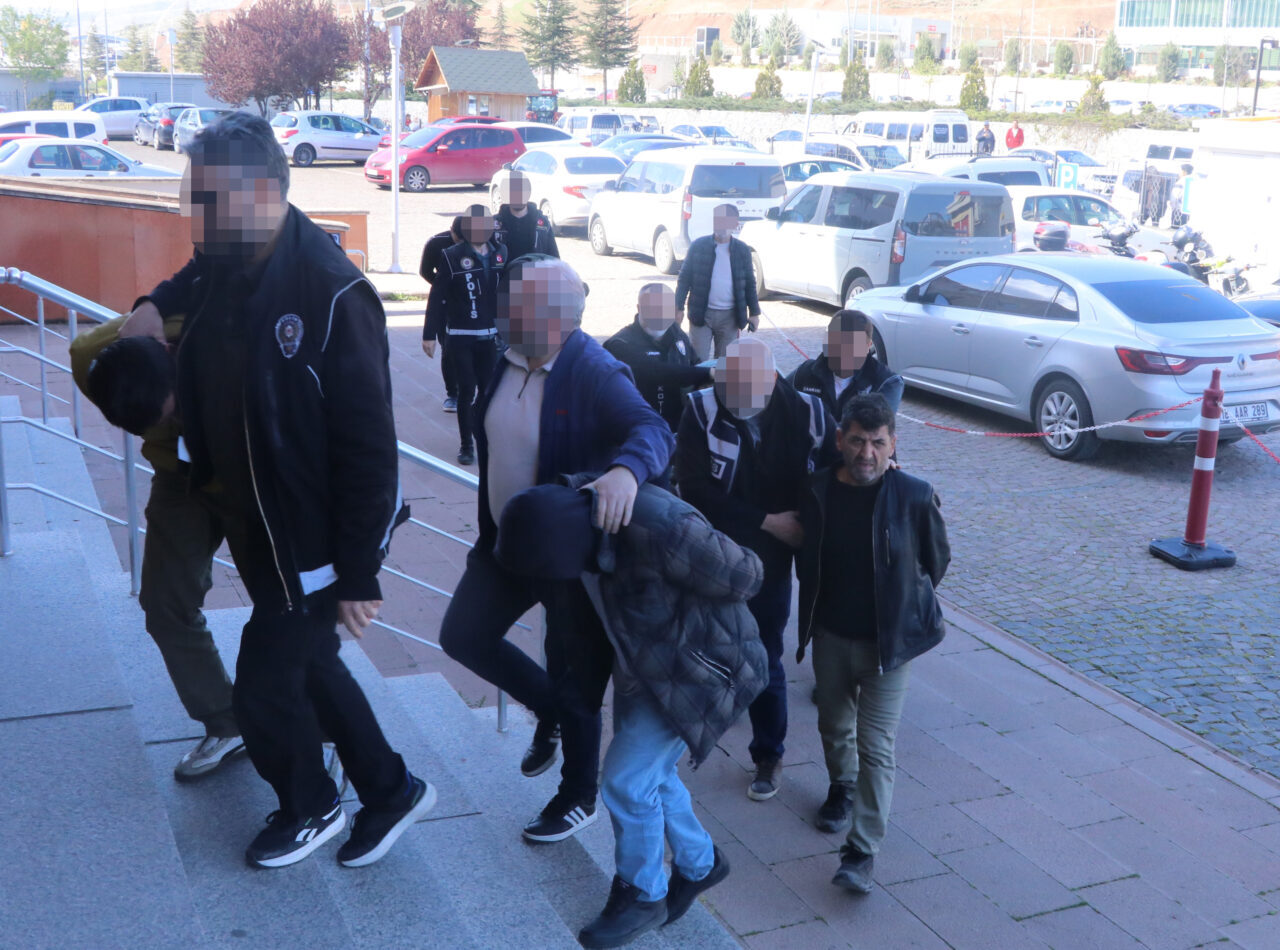 ÇANKIRI (AA) – Çankırı'da düzenlenen uyuşturucu operasyonunda gözaltına alınan 12