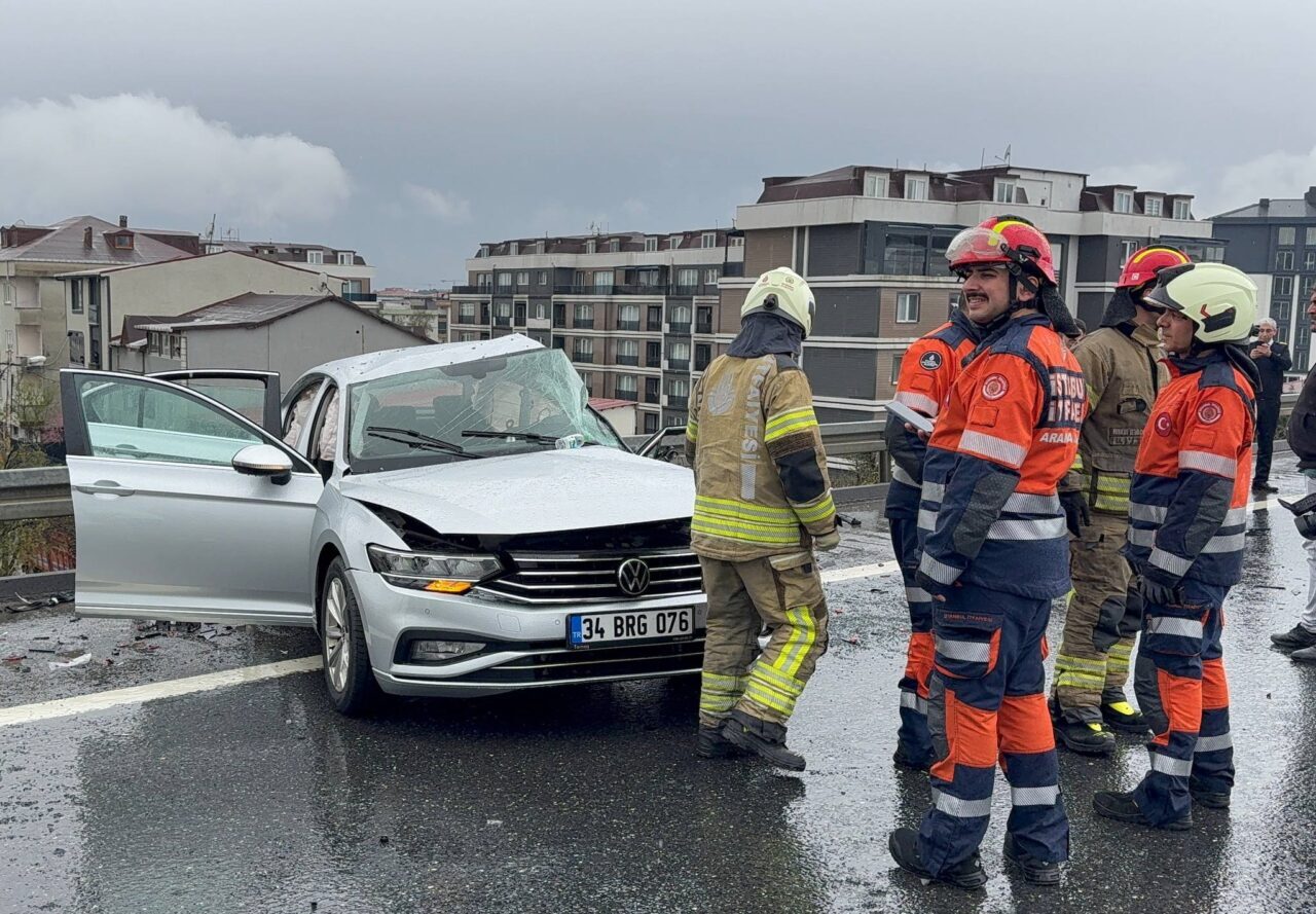 İSTANBUL (AA) – İstanbul Çekmeköy'de 2 otomobilin karıştığı trafik kazasında