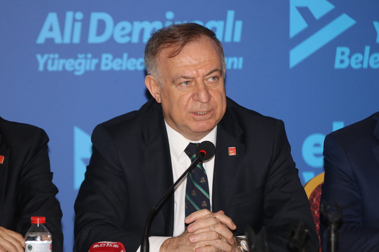 ADANA (AA) – CHP Genel Başkan Yardımcıları Gökan Zeybek ve