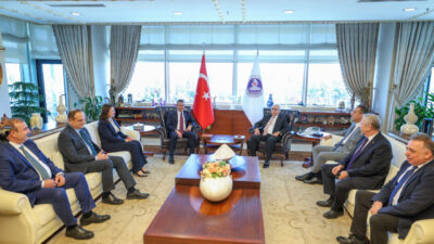 - "Bu ziyareti bir nezaket, makama saygı, o makamdaki kişilere