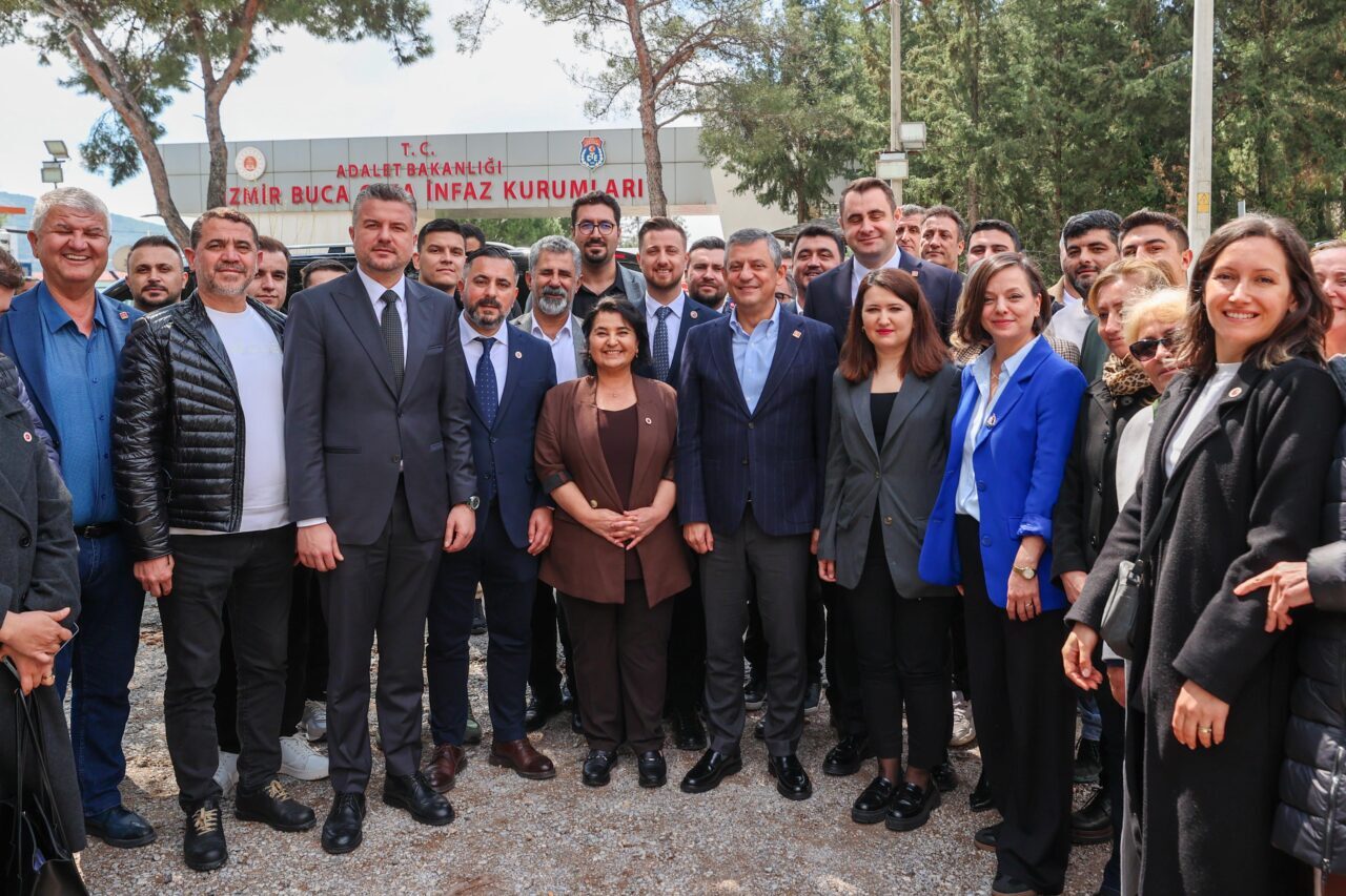 ANKARA (AA) – CHP Genel Başkanı Özgür Özel, eski İzmir