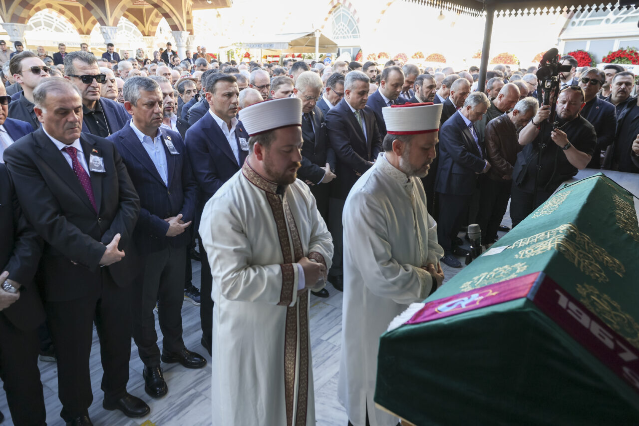 ANKARA (AA) – CHP Genel Başkanı Özgür Özel, Küçükçekmece Belediye