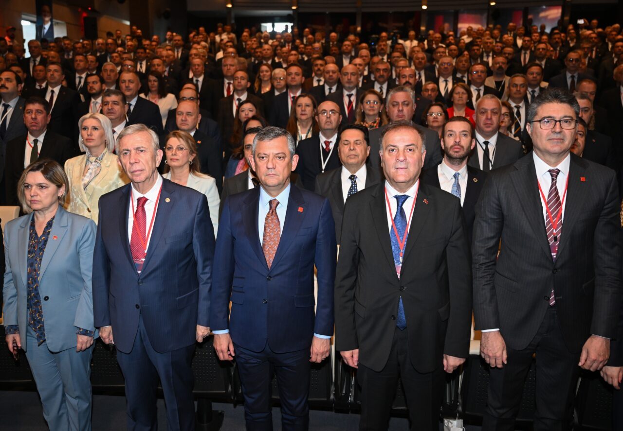 - "Milletin elimize verdiği bayrağı tutuyoruz, asla bırakmayız. Bayrağı bırakırsak,