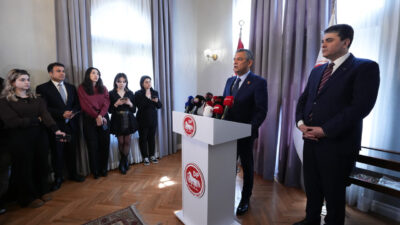 - "Ara seçim Meclis'in görevidir, anayasal zorunluluktur. Bu konuda Meclis