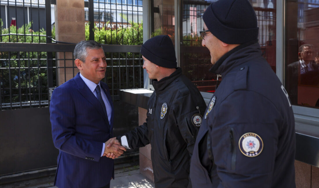 ANKARA (AA) – CHP Genel Başkanı Özgür Özel, genel merkezde