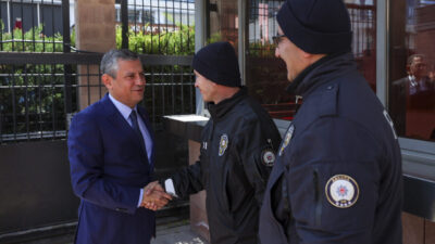 ANKARA (AA) – CHP Genel Başkanı Özgür Özel, genel merkezde