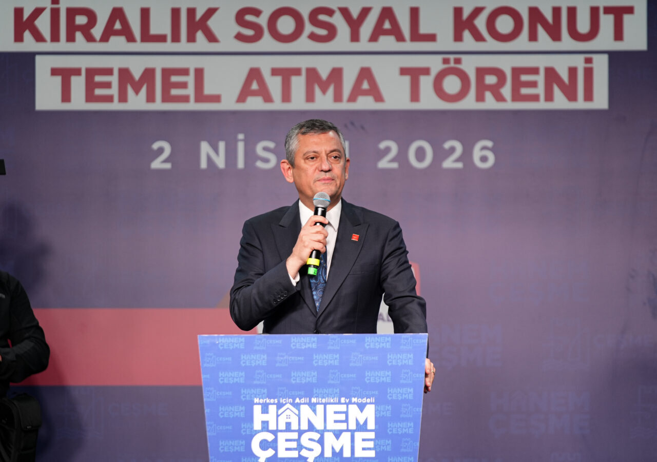 - "Bayrak, vazife çalışmak için. Onun için düşen düştüğü yerde