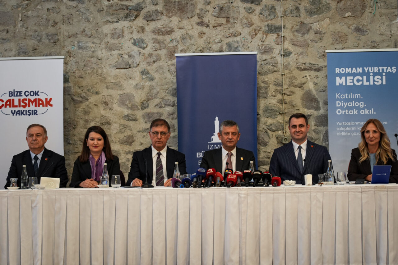 - "Bu dönemin en büyük ayıbı parlamentoda Romanların temsil edilmiyor