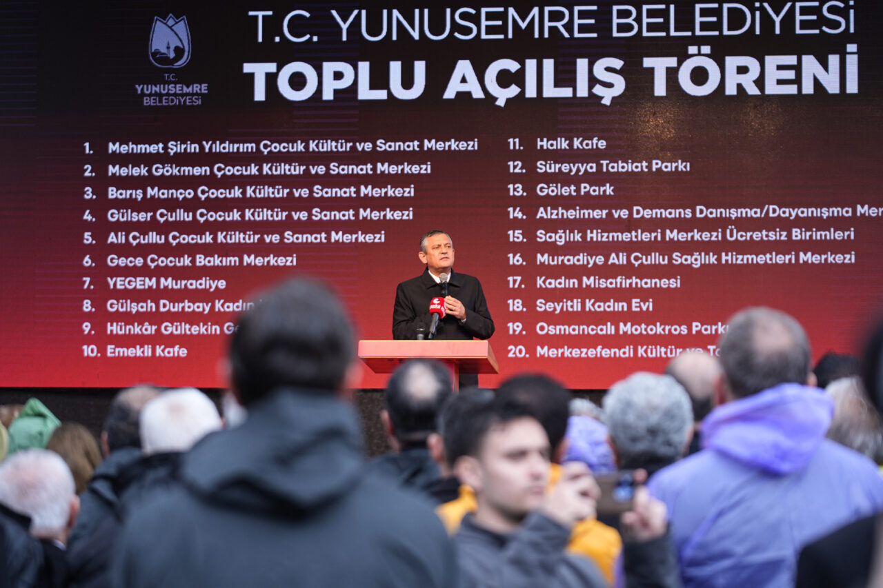 MANİSA (AA) – CHP Genel Başkanı Özgür Özel, Manisa'da Yunusemre