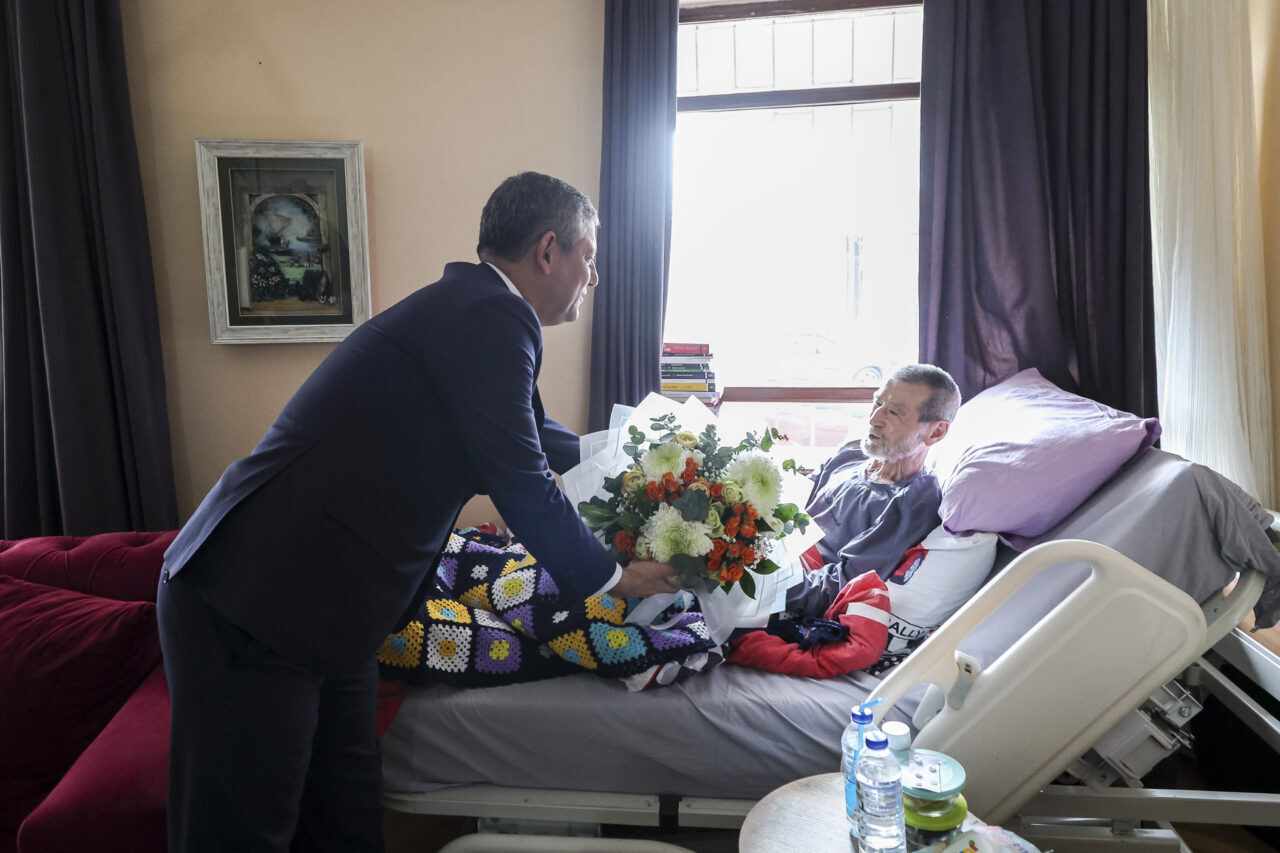 ANKARA (AA) – CHP Genel Başkanı Özgür Özel, şair ve