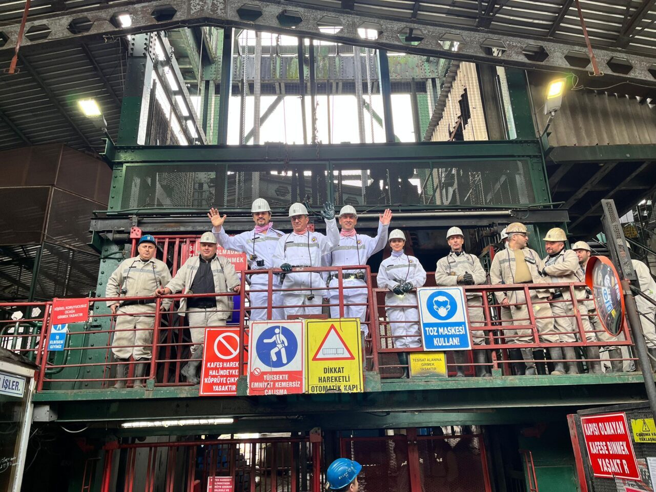 - "CHP, örgütüyle, üyesiyle, seçmeniyle dimdik ayaktadır. CHP, adaletin ve