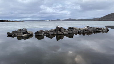 ARDAHAN (AA) – Çıldır Gölü'nün yüzeyini kaplayan buzlar, hava sıcaklıklarının
