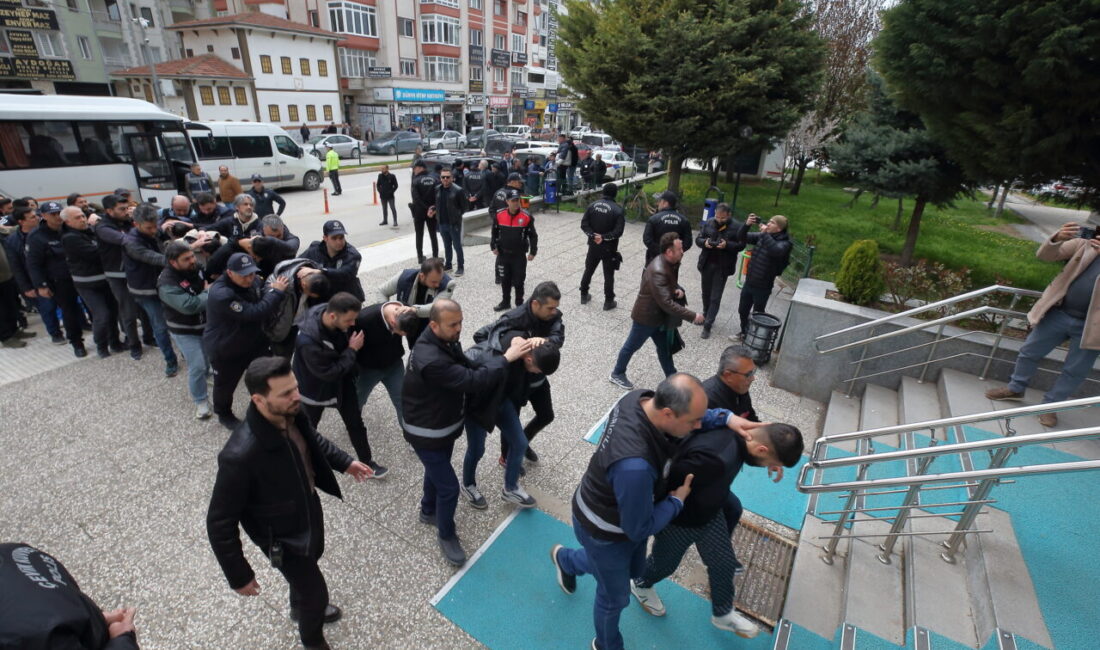 ÇORUM (AA) – Çorum merkezli 5 ilde "Miami suç örgütü"ne