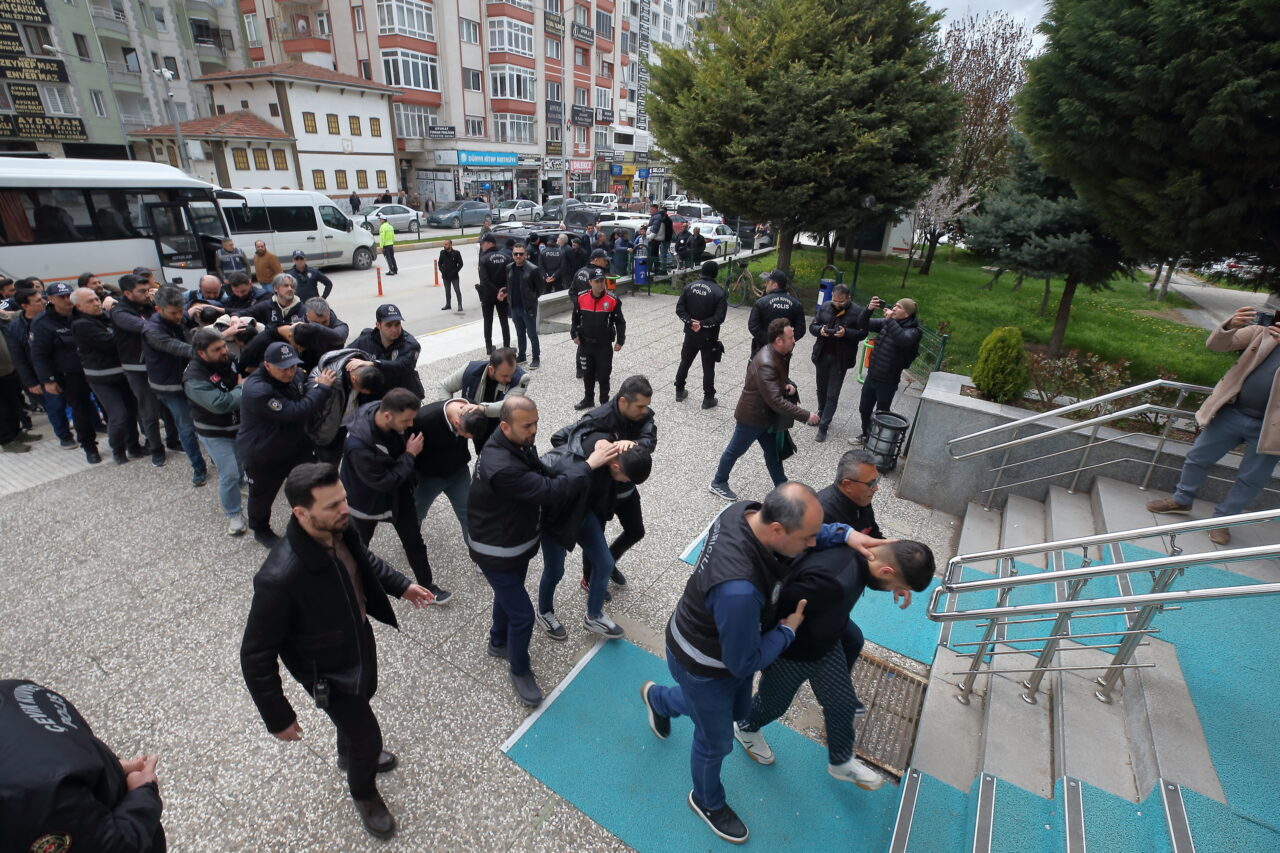 ÇORUM (AA) – Çorum merkezli 5 ilde "Miami suç örgütü"ne