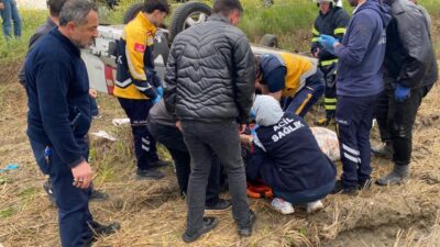 ÇORUM (AA) – Çorum'un Osmancık ilçesinde otomobilin çeltik tarlasına devrilmesi