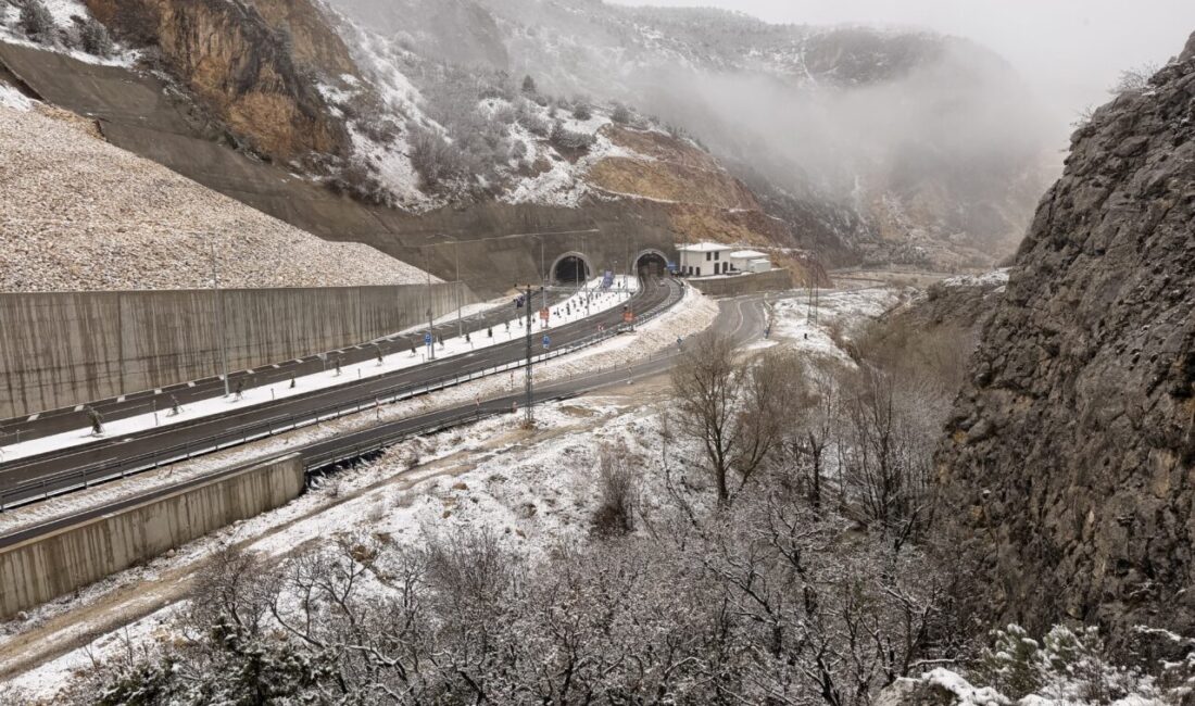 ÇORUM (AA) – Çorum'da kar ve karla karışık yağmur etkili