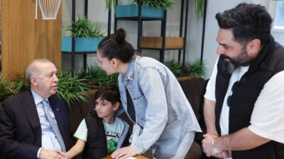 İSTANBUL (AA) – Cumhurbaşkanı Recep Tayyip Erdoğan, Beyoğlu'nda bir kafeyi